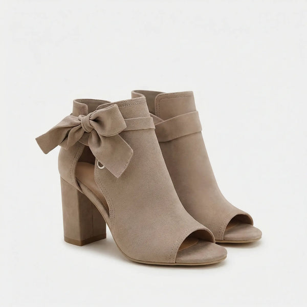 Botki Z Odkrytym Noskiem Wyciętymi Bokami